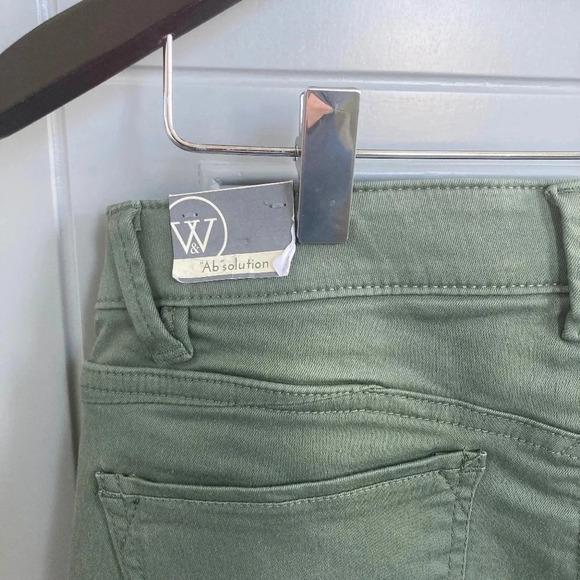 NWT Wit & Wisdom Sage Green Denim Shorts Sz 2 - Picture 3 of 4